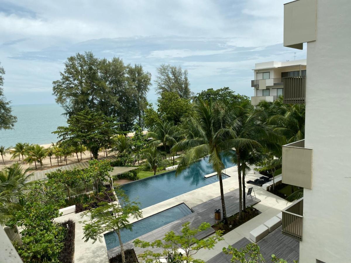 By The Sea@ Cozy Beachfront Home Batu Ferringhi Exterior photo