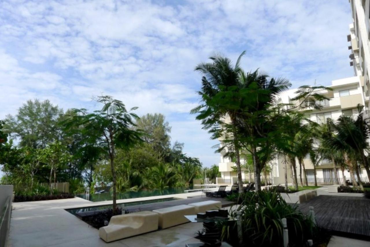 By The Sea@ Cozy Beachfront Home Batu Ferringhi Exterior photo